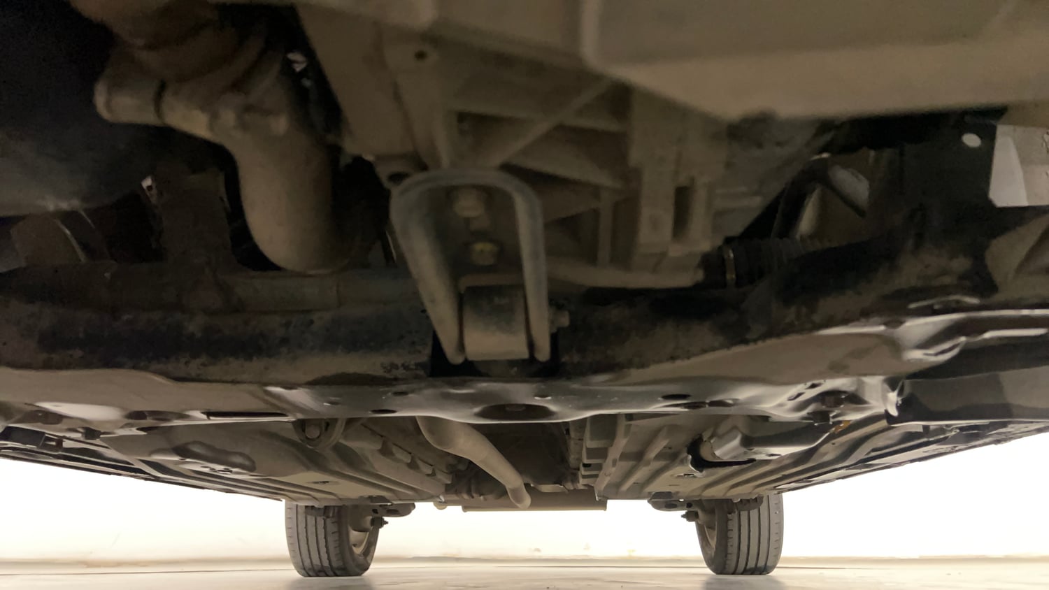 Used 2017 Maruti Suzuki Vitara Brezza [2016-2020] ZDi Plus Diesel Manual extra FRONT LEFT UNDERBODY VIEW