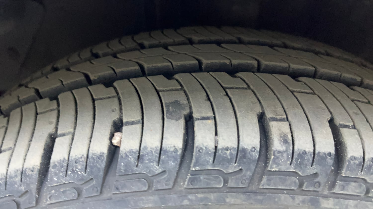 Used 2012 Hyundai i20 Asta 1.2 Petrol Manual tyres LEFT FRONT TYRE TREAD VIEW
