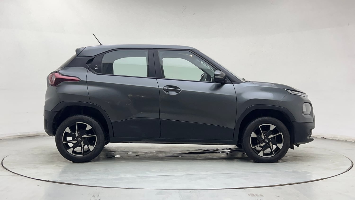 Used 2023 Tata Punch Accomplished Dazzle Pack MT Petrol Manual exterior RIGHT SIDE VIEW