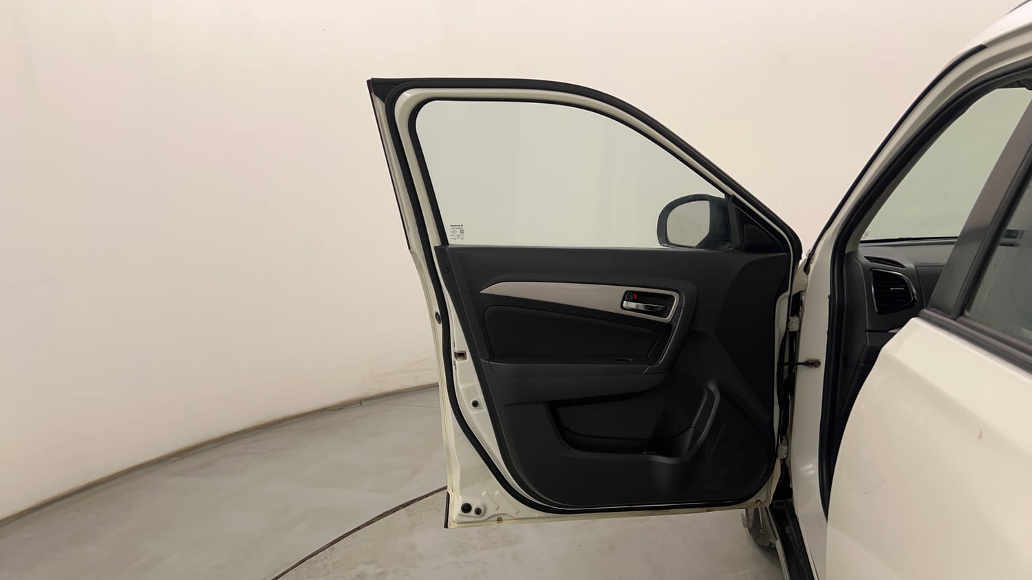 Used 2017 Maruti Suzuki Vitara Brezza [2016-2020] ZDi Plus Diesel Manual interior LEFT FRONT DOOR OPEN VIEW