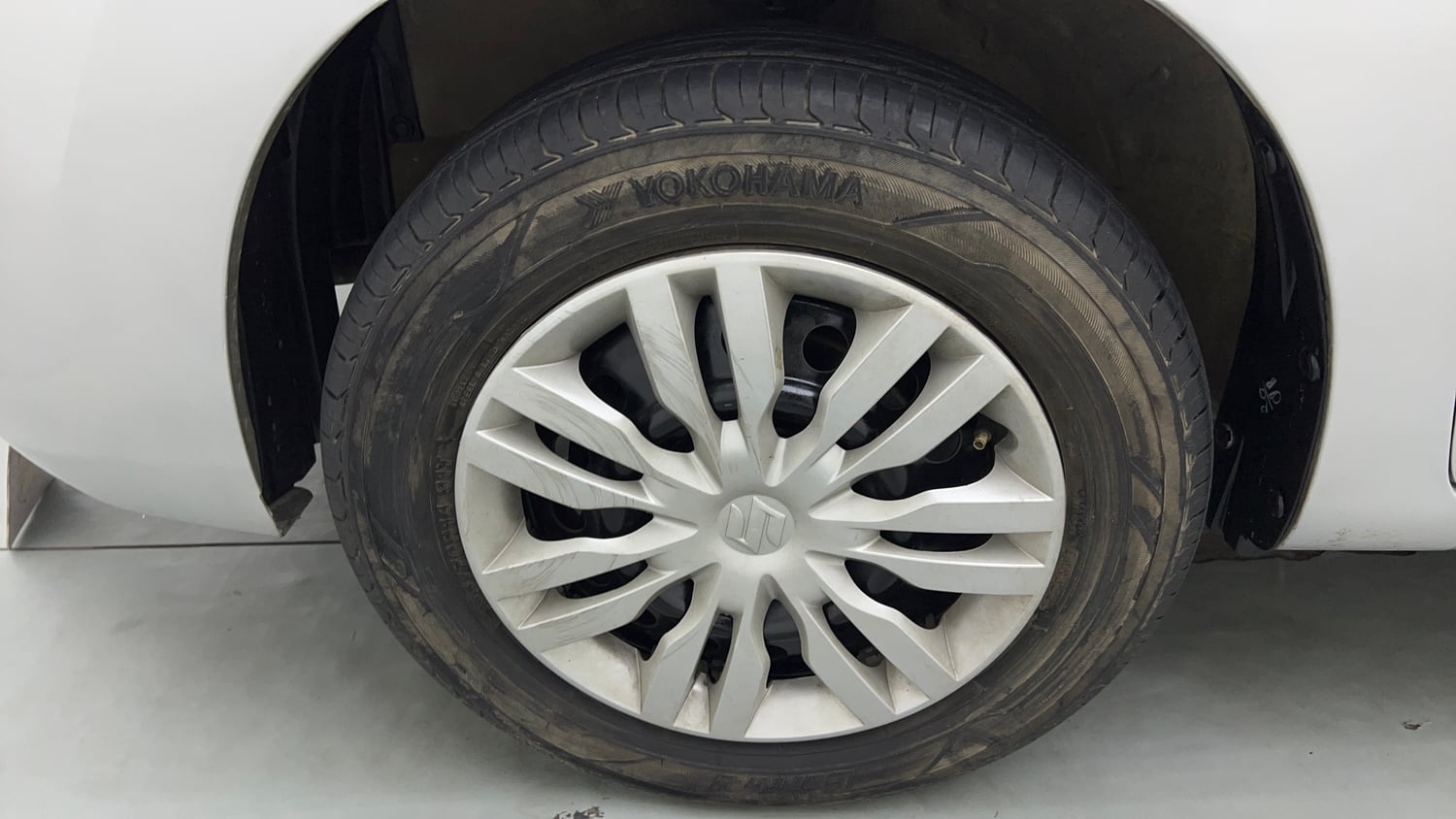 Used 2016 Maruti Suzuki Wagon R 1.0 VXI AMT Petrol Automatic tyres LEFT FRONT TYRE RIM VIEW