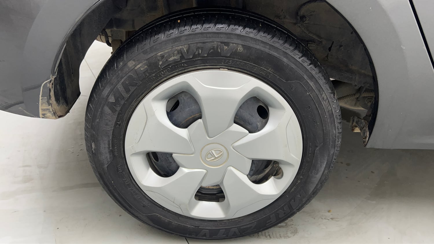 Used 2024 Tata Tigor XM iCNG Cng Manual tyres RIGHT REAR TYRE RIM VIEW