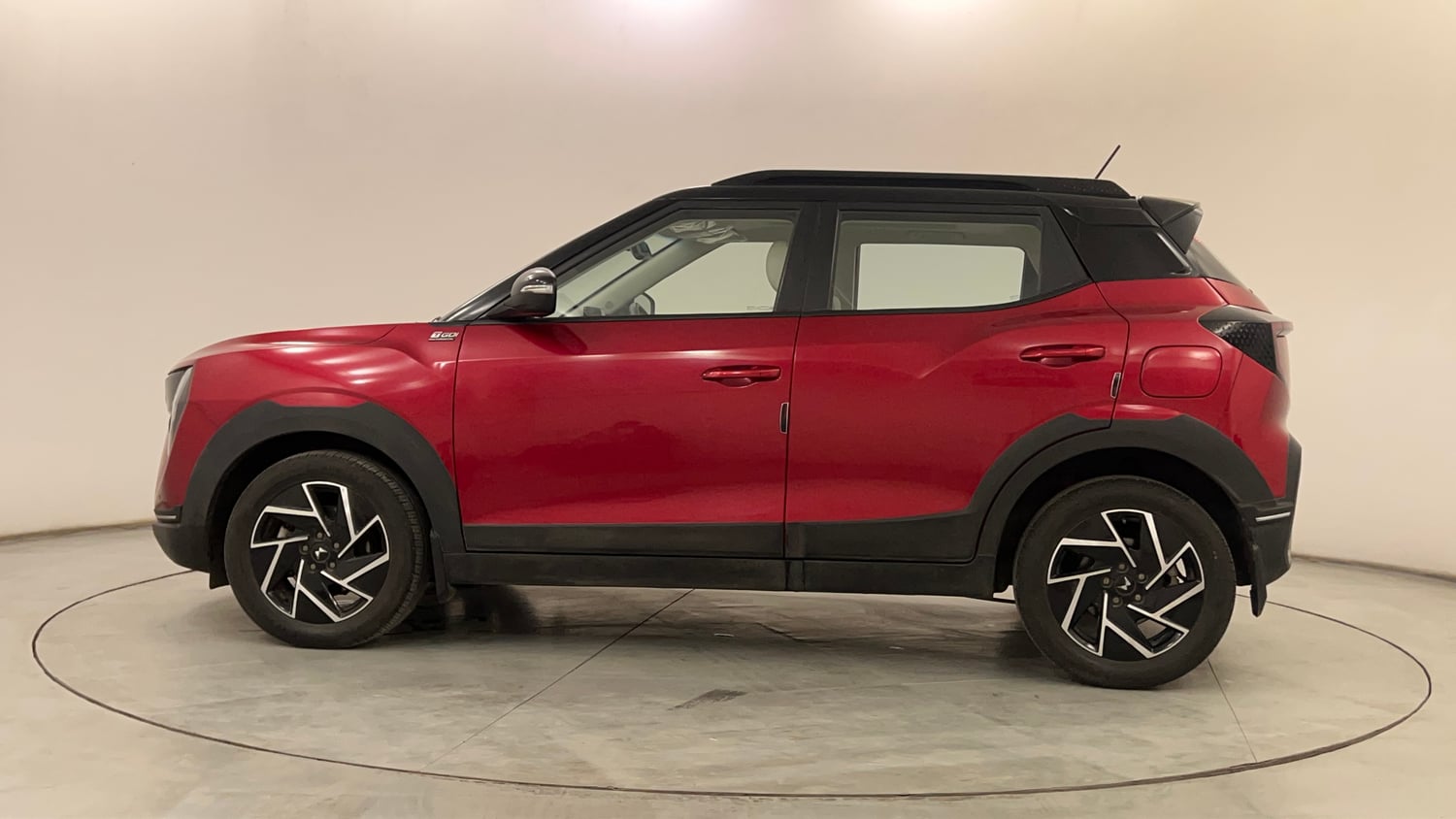 Used 2024 Mahindra XUV 3XO AX7 1.2 Petrol AT Petrol Automatic exterior LEFT SIDE VIEW