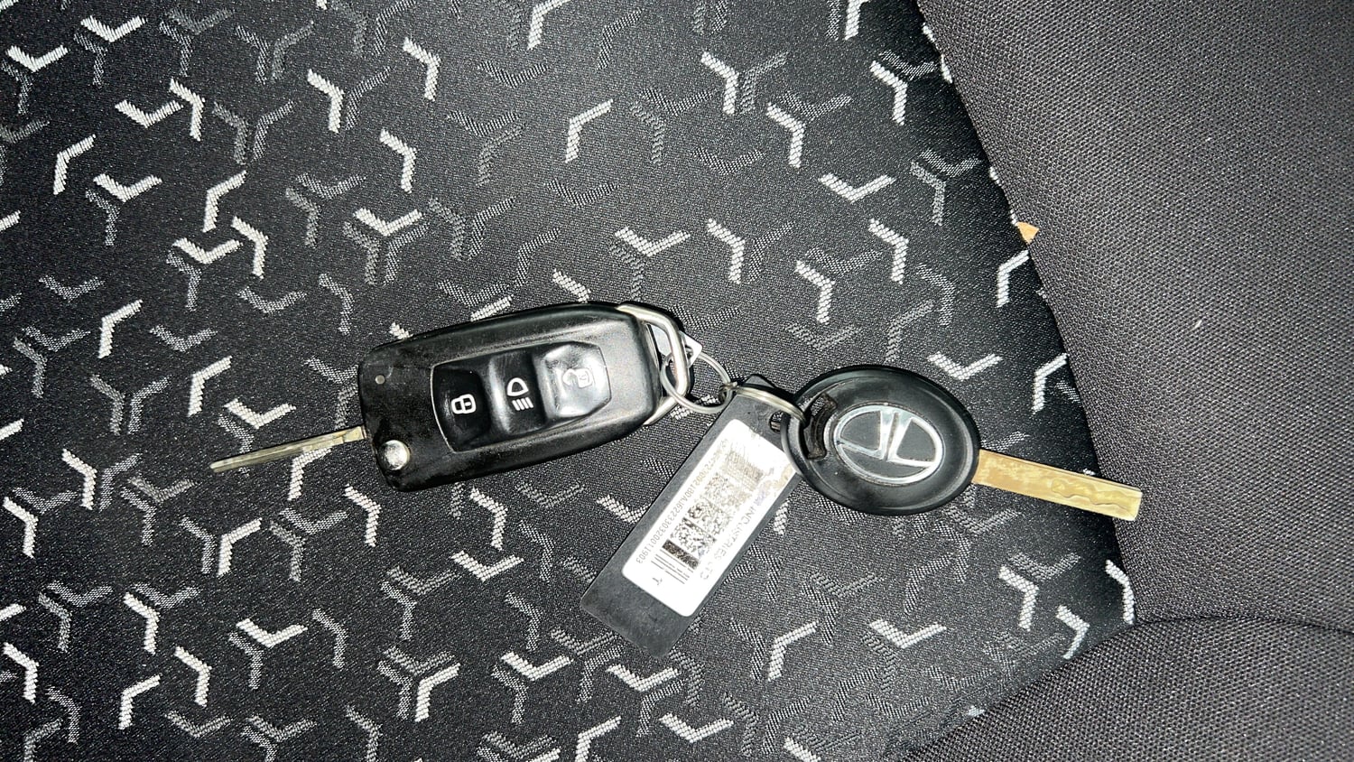 Used 2020 Tata Tiago XT Petrol Manual extra CAR KEY VIEW