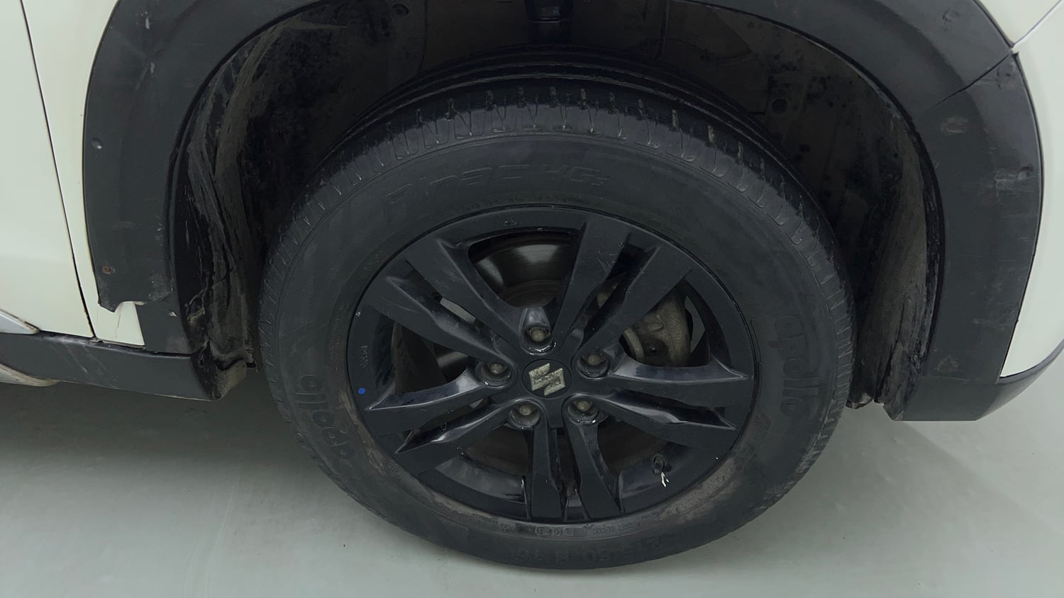Used 2018 maruti-suzuki Vitara Brezza ZDi AGS Diesel Automatic tyres RIGHT FRONT TYRE RIM VIEW
