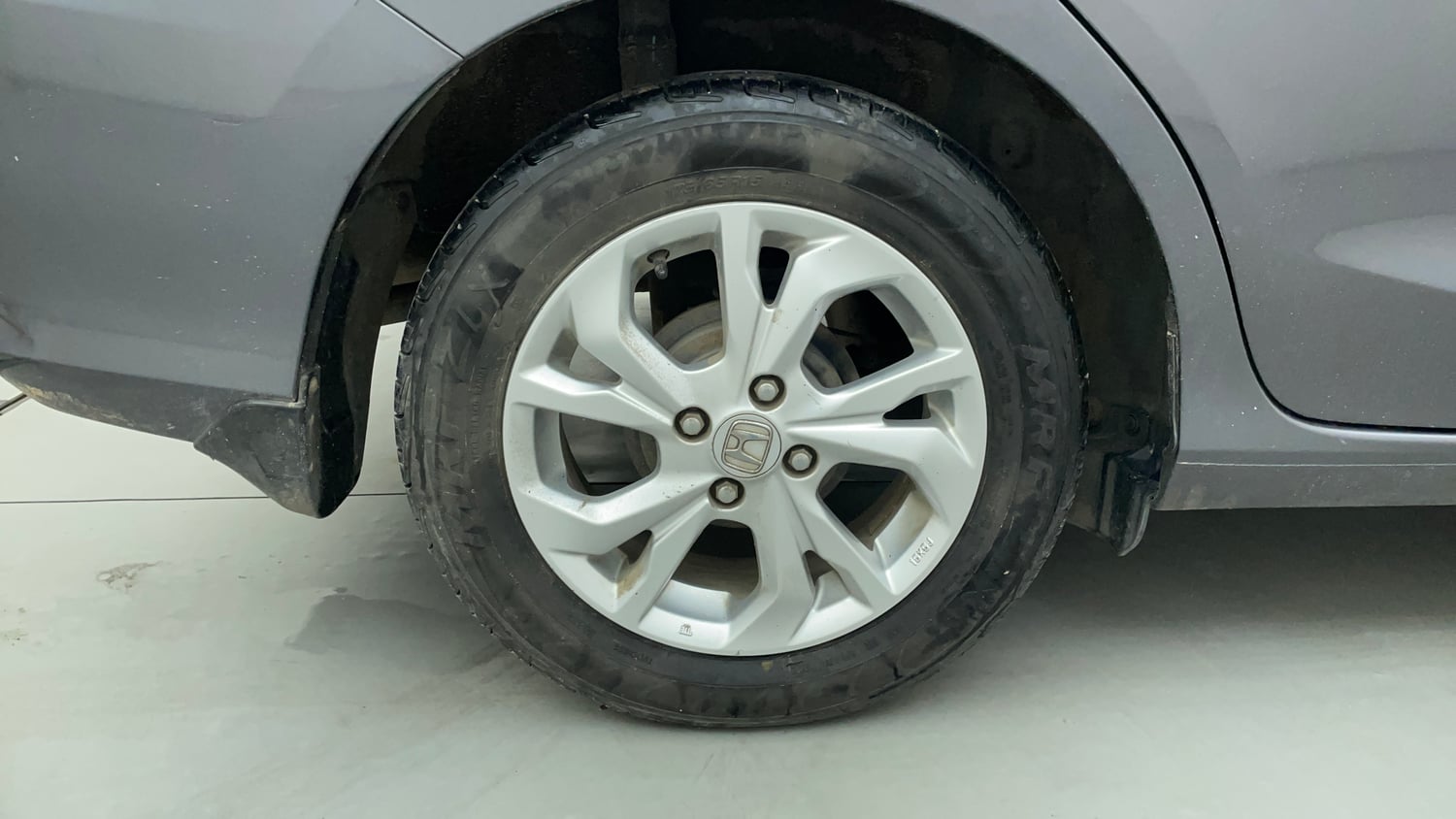 Used 2019 Honda Amaze 1.2 VX MT Petrol Petrol Manual tyres RIGHT REAR TYRE RIM VIEW