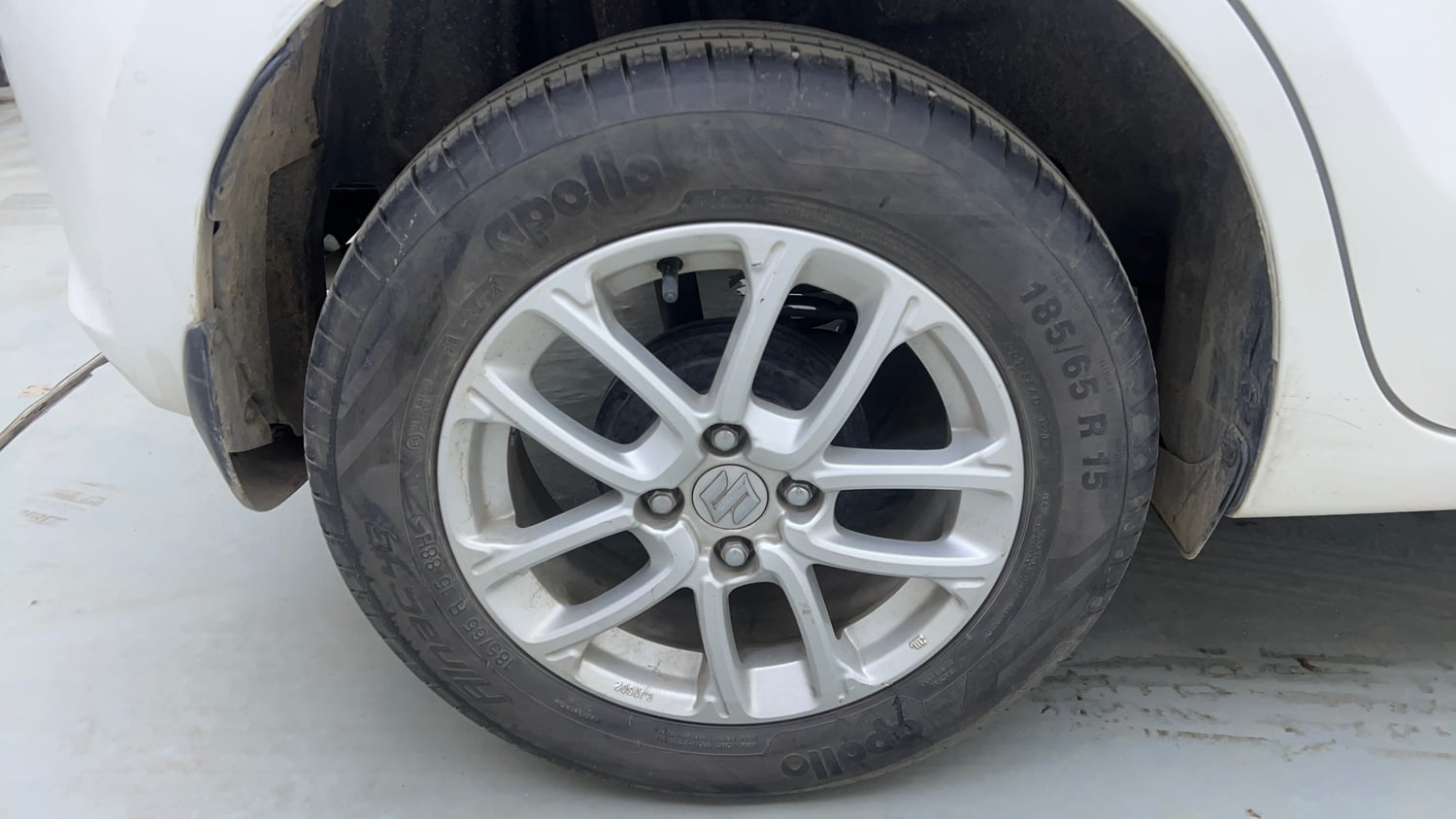 Used 2020 Maruti Suzuki Swift ZXi AMT Petrol Automatic tyres RIGHT REAR TYRE RIM VIEW