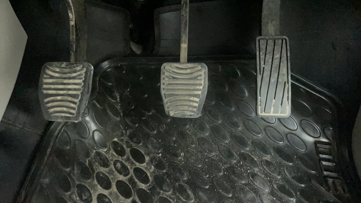 Used 2021 Mahindra XUV 300 W8 (O) 1.2 Petrol Petrol Manual interior PEDALS VIEW