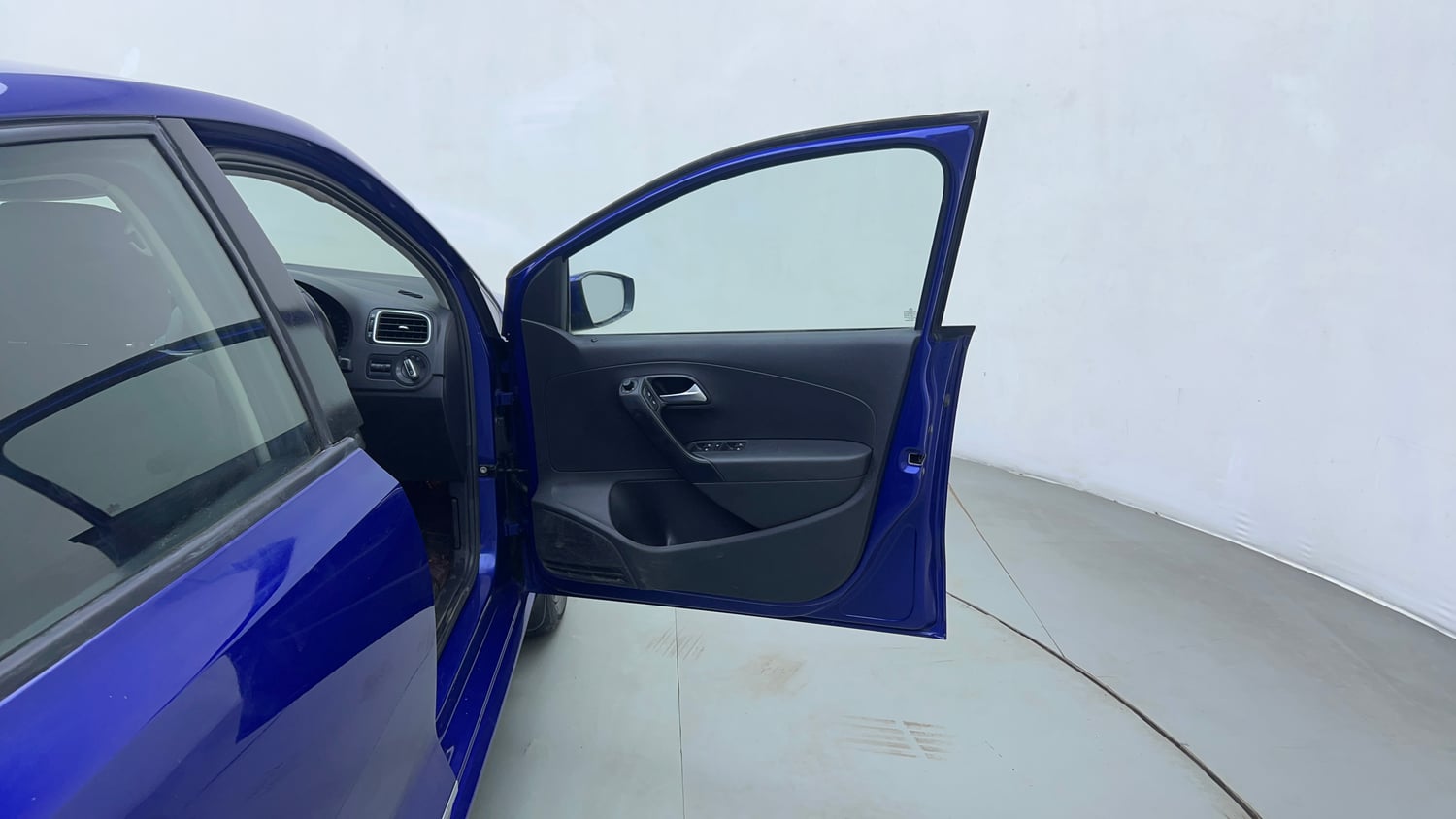 Used 2019 Volkswagen Polo Highline Plus 1.0 (P) 16 Alloy Petrol Manual interior RIGHT FRONT DOOR OPEN VIEW