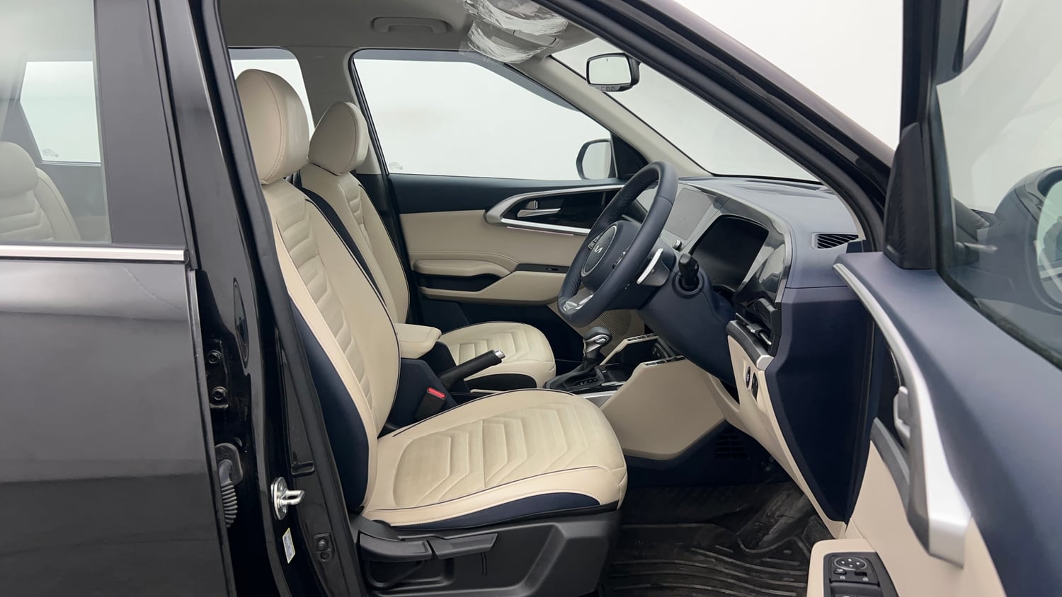 Used 2024 Kia Carens Luxury Plus 1.5 Diesel AT 7 STR Diesel Automatic interior RIGHT SIDE FRONT DOOR CABIN VIEW