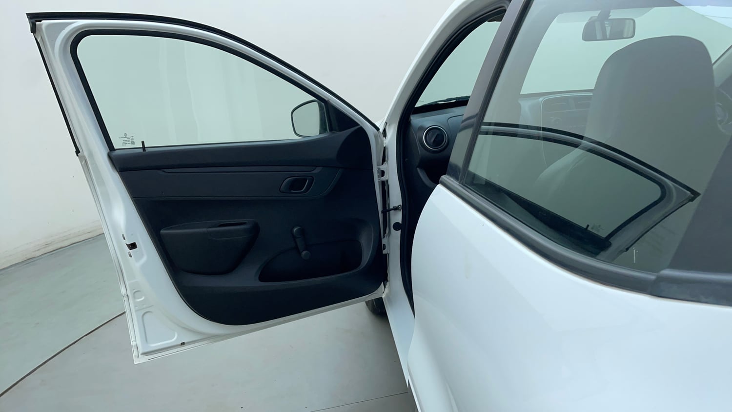 Used 2018 Renault Kwid 1.0 RXL Petrol Manual interior LEFT FRONT DOOR OPEN VIEW