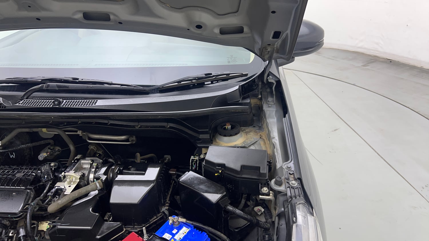 Used 2022 Honda Amaze S MT 1.2 Petrol Petrol Manual engine ENGINE LEFT SIDE HINGE & APRON VIEW