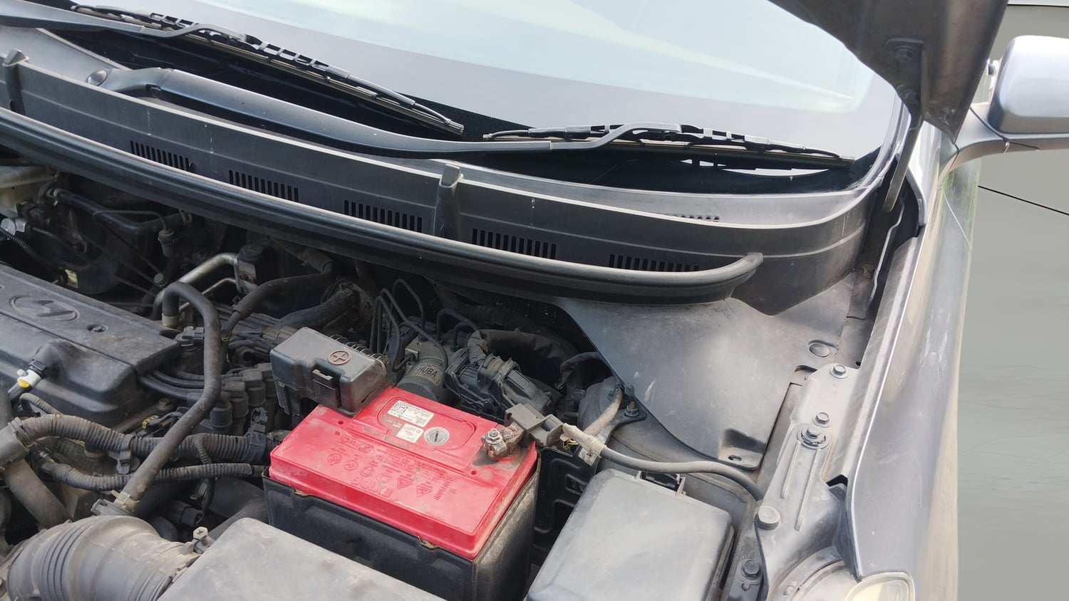 Used 2015 Hyundai Elite i20 Asta 1.2 Petrol Manual engine ENGINE LEFT SIDE HINGE & APRON VIEW