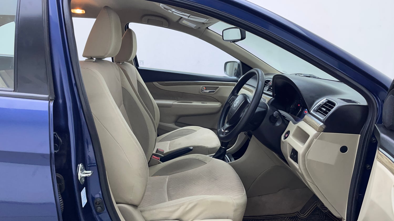 Used 2018 Maruti Suzuki Ciaz Zeta Hybrid 1.5 AT Petrol Automatic interior RIGHT SIDE FRONT DOOR CABIN VIEW