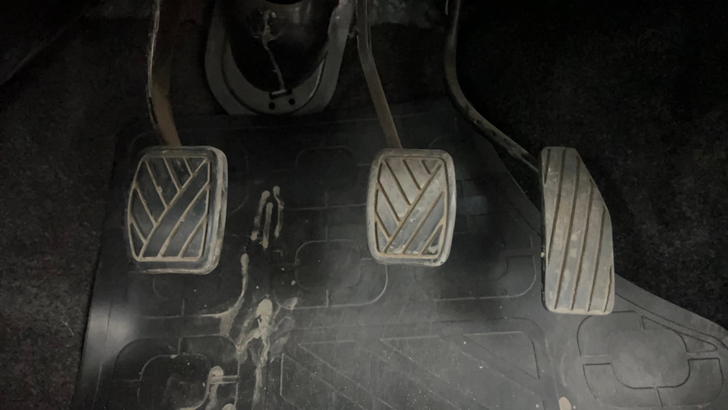 Used 2013 Maruti Suzuki Wagon R VXI Petrol Manual interior PEDALS VIEW