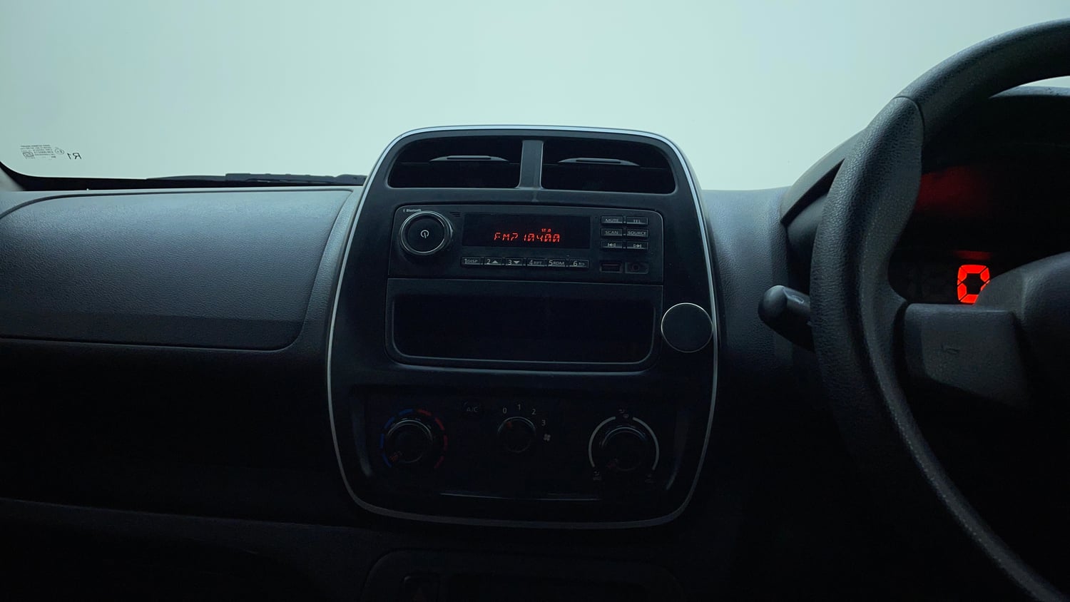 Used 2018 Renault Kwid 1.0 RXL Petrol Manual interior MUSIC SYSTEM & AC CONTROL VIEW