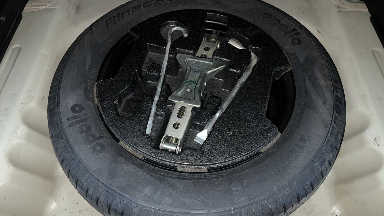 Used 2018 maruti-suzuki Vitara Brezza ZDi AGS Diesel Automatic tyres SPARE TYRE VIEW