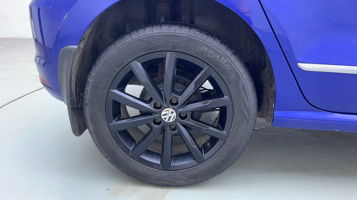 Used 2019 Volkswagen Polo Highline Plus 1.0 (P) 16 Alloy Petrol Manual tyres RIGHT REAR TYRE RIM VIEW