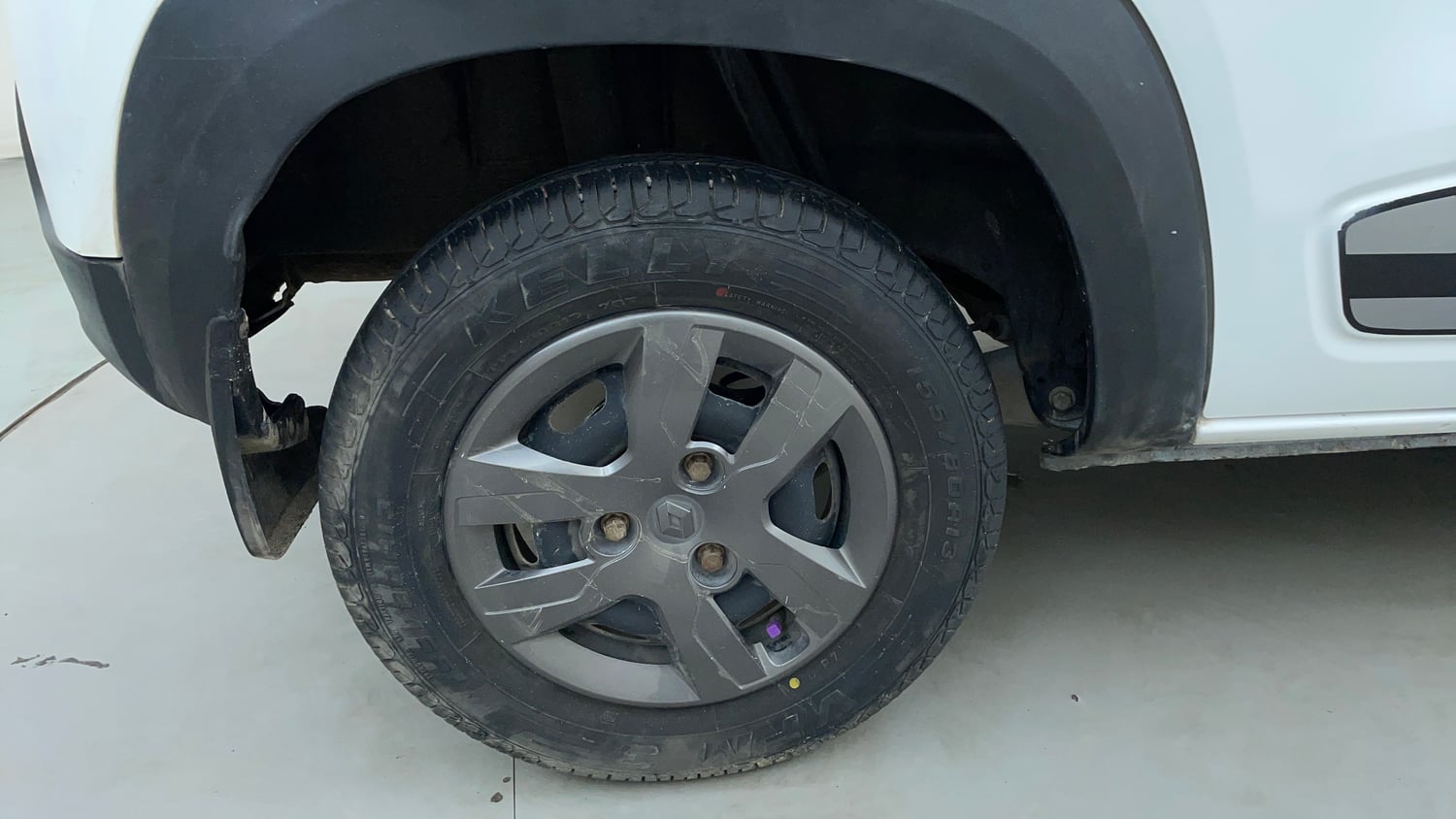 Used 2018 Renault Kwid 1.0 RXL Petrol Manual tyres RIGHT REAR TYRE RIM VIEW