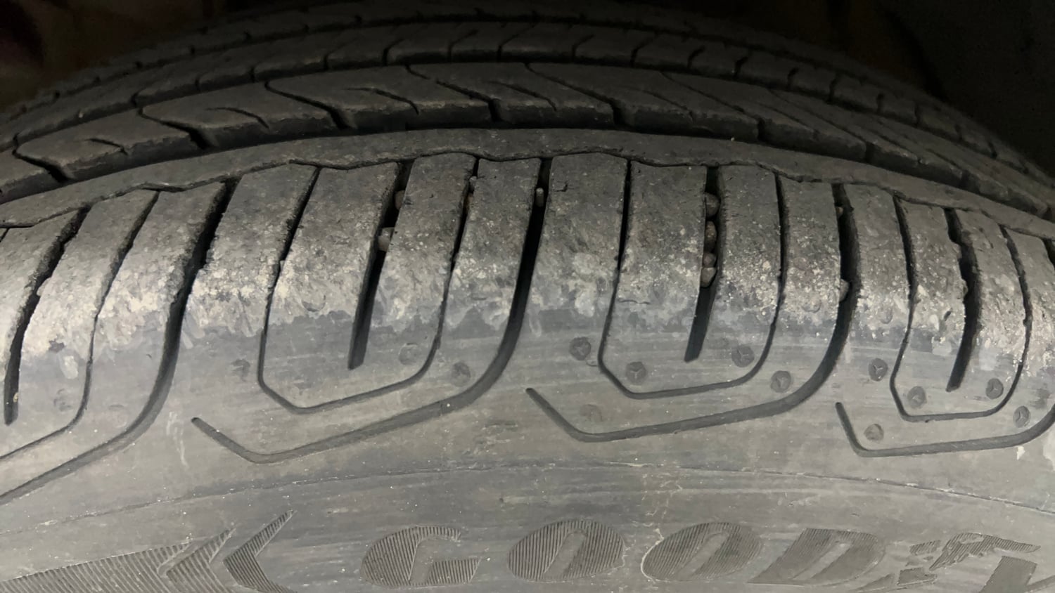 Used 2024 Mahindra XUV 3XO AX7 1.2 Petrol AT Petrol Automatic tyres LEFT FRONT TYRE TREAD VIEW