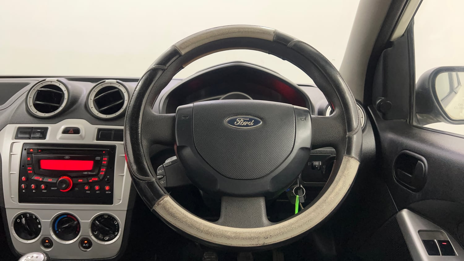 Used 2013 Ford Figo Duratorq Diesel ZXI 1.4 Diesel Manual interior STEERING VIEW