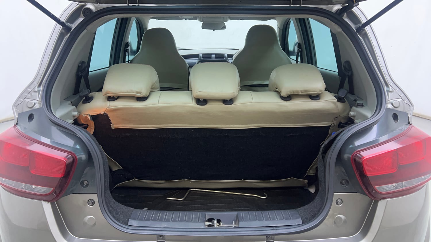 Used 2016 Mahindra KUV100 K6+ 6 STR Petrol Manual interior DICKY INSIDE VIEW