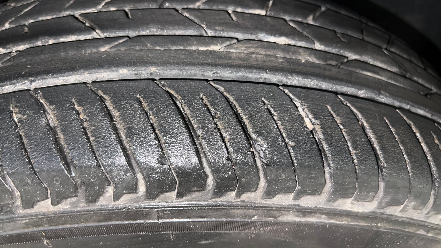 Used 2023 Renault Kiger RXZ MT Petrol Manual tyres RIGHT FRONT TYRE TREAD VIEW