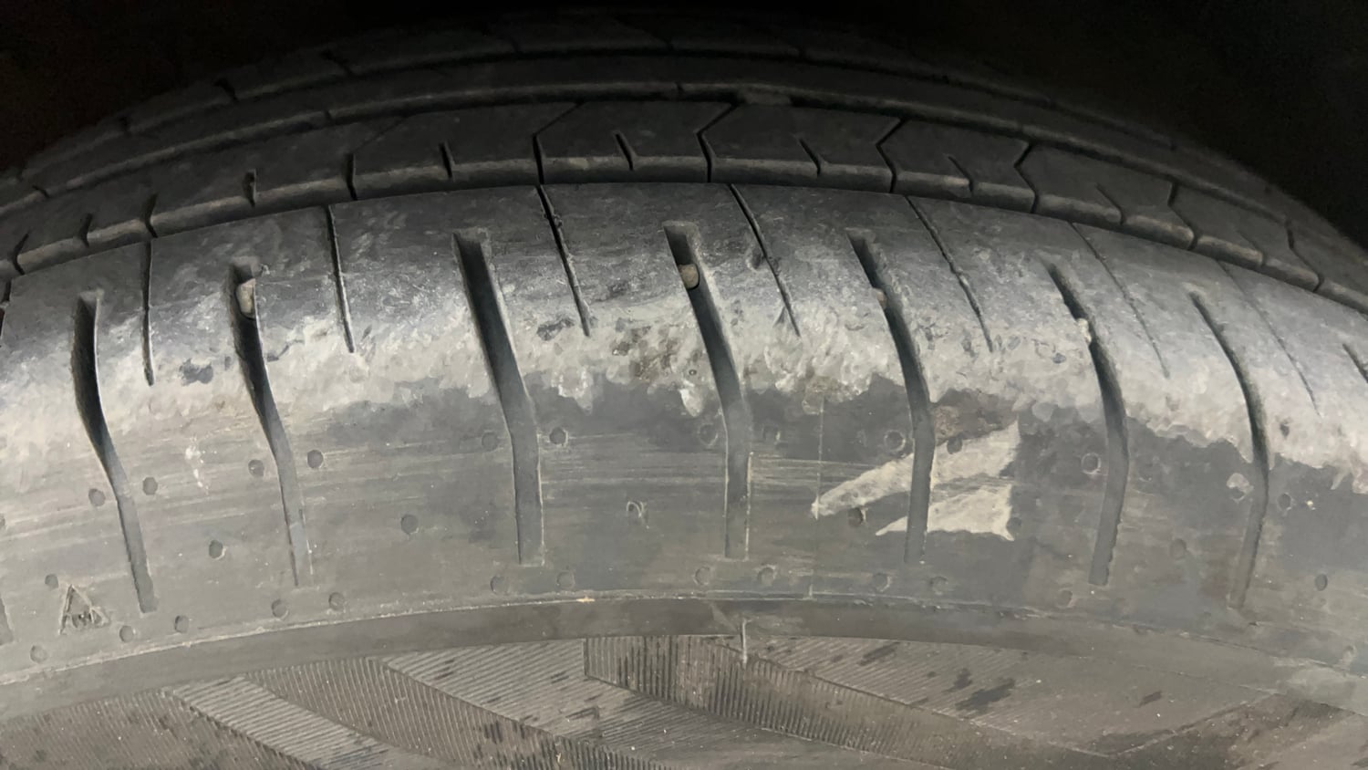 Used 2026 Kia Carens Premium (O) 1.5 Petrol 7 STR Petrol Manual tyres RIGHT FRONT TYRE TREAD VIEW