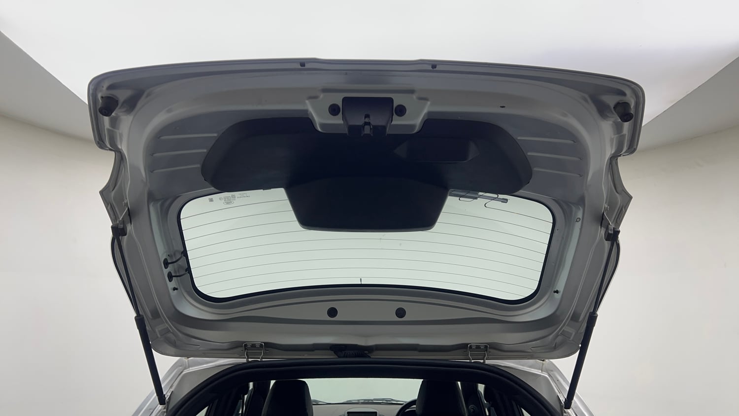 Used 2019 Ford Freestyle Titanium 1.2 Ti-VCT Petrol Manual interior DICKY DOOR OPEN VIEW