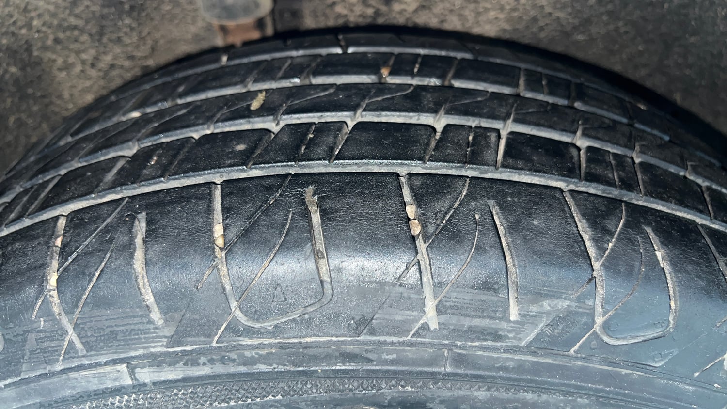 Used 2018 Ford EcoSport Trend + 1.5L TDCi Diesel Manual tyres RIGHT REAR TYRE TREAD VIEW
