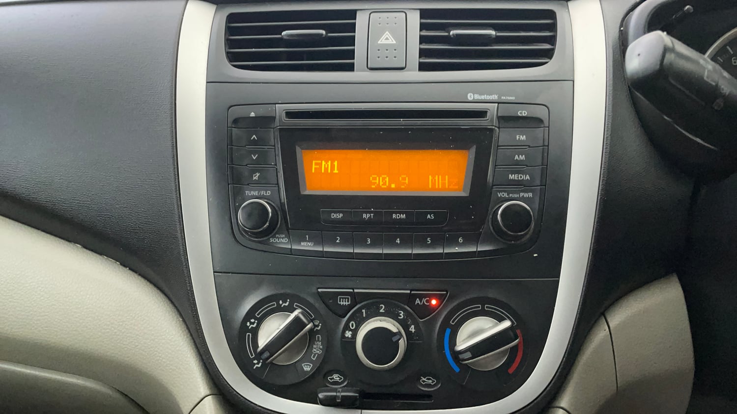 Used 2017 Maruti Suzuki Celerio ZXi Petrol Manual interior MUSIC SYSTEM & AC CONTROL VIEW