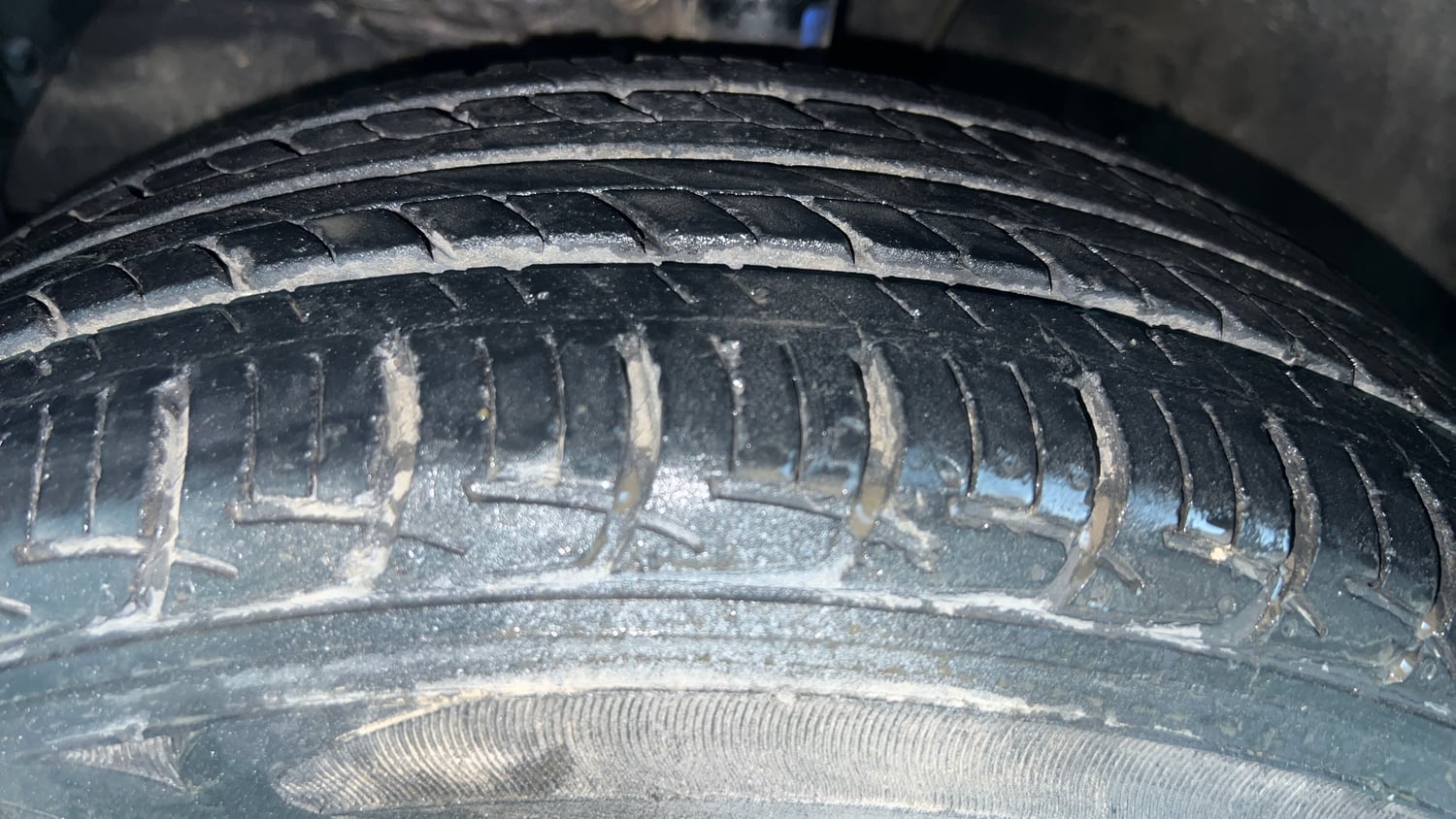 Used 2018 Maruti Suzuki Baleno Delta 1.2 Petrol Manual tyres LEFT FRONT TYRE TREAD VIEW