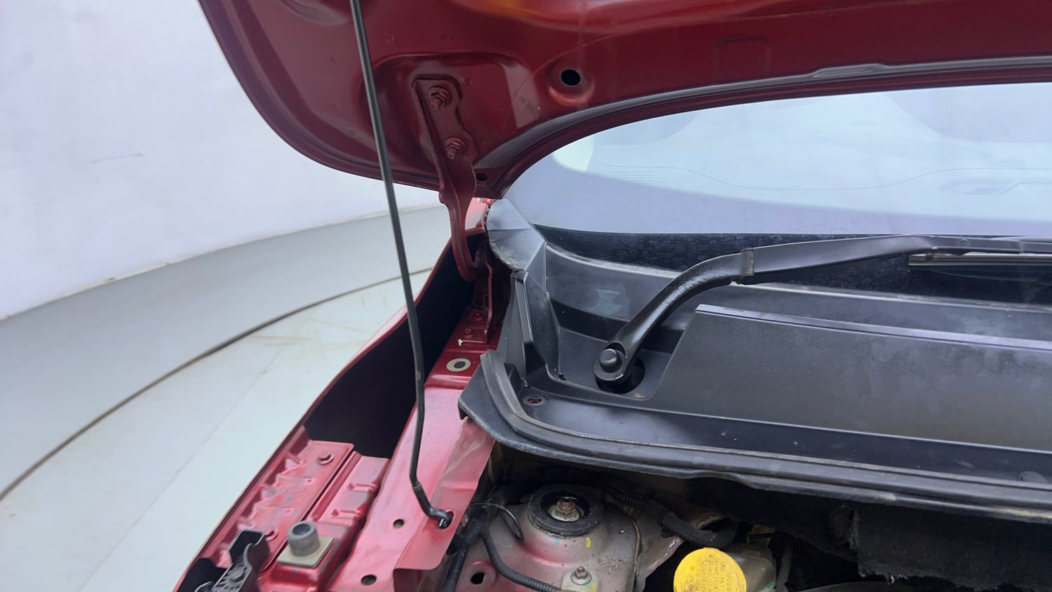 Used 2019 Renault Triber RXE Petrol Manual engine ENGINE RIGHT SIDE HINGE & APRON VIEW