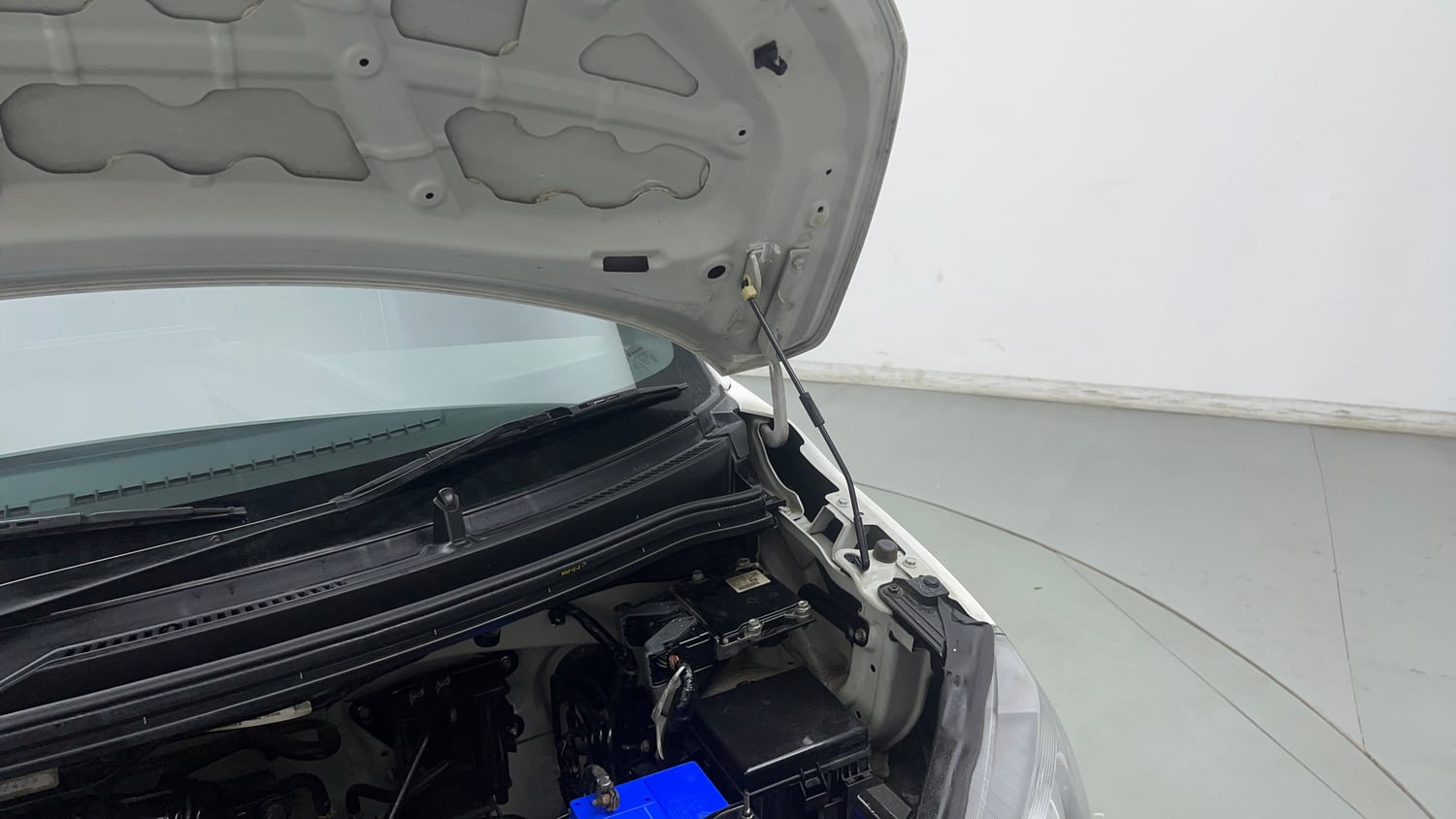 Used 2020 Maruti Suzuki Wagon R 1.0 VXi 1.0 AMT Petrol Automatic engine ENGINE LEFT SIDE HINGE & APRON VIEW