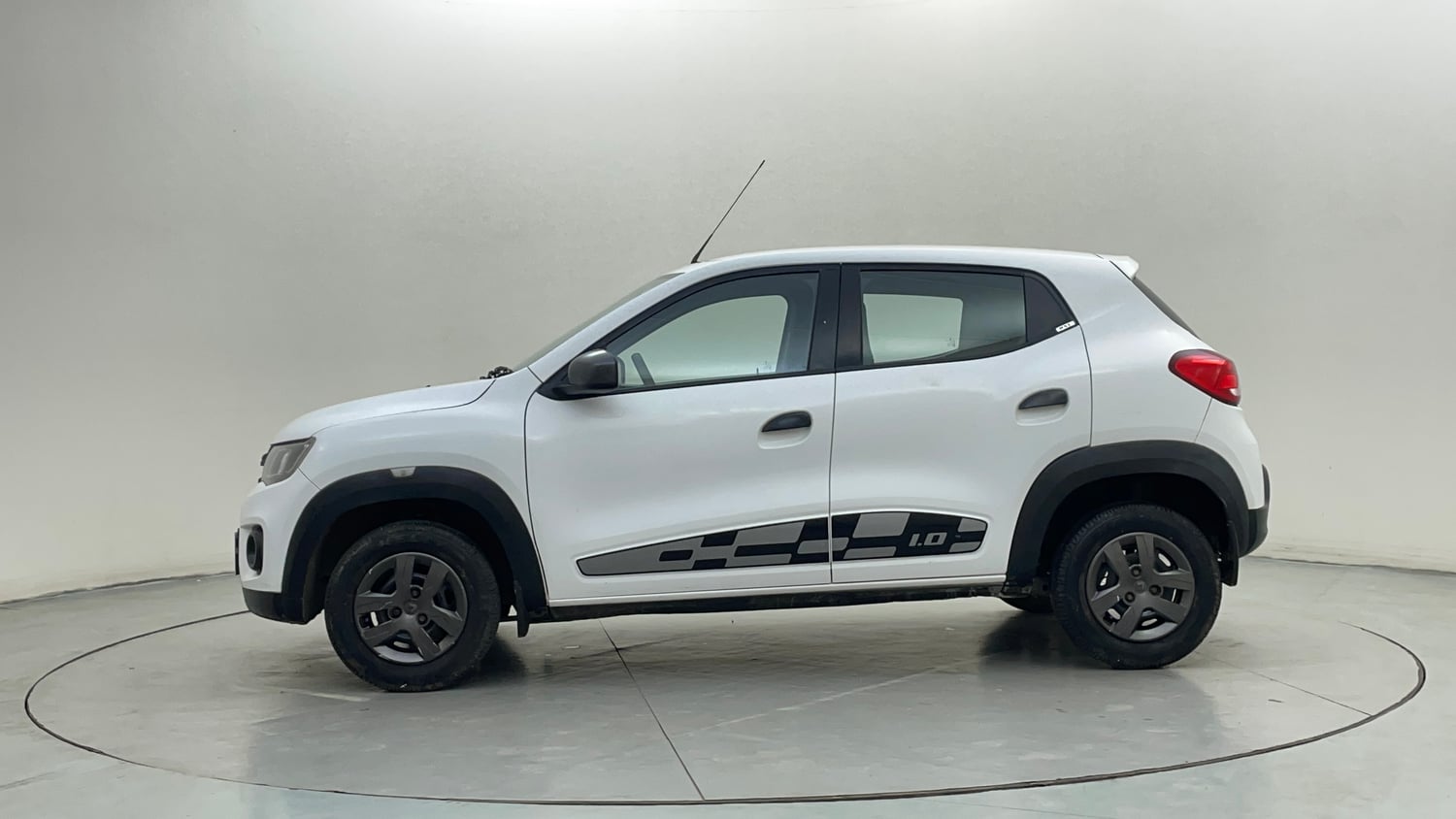 Used 2018 Renault Kwid 1.0 RXL Petrol Manual exterior LEFT SIDE VIEW