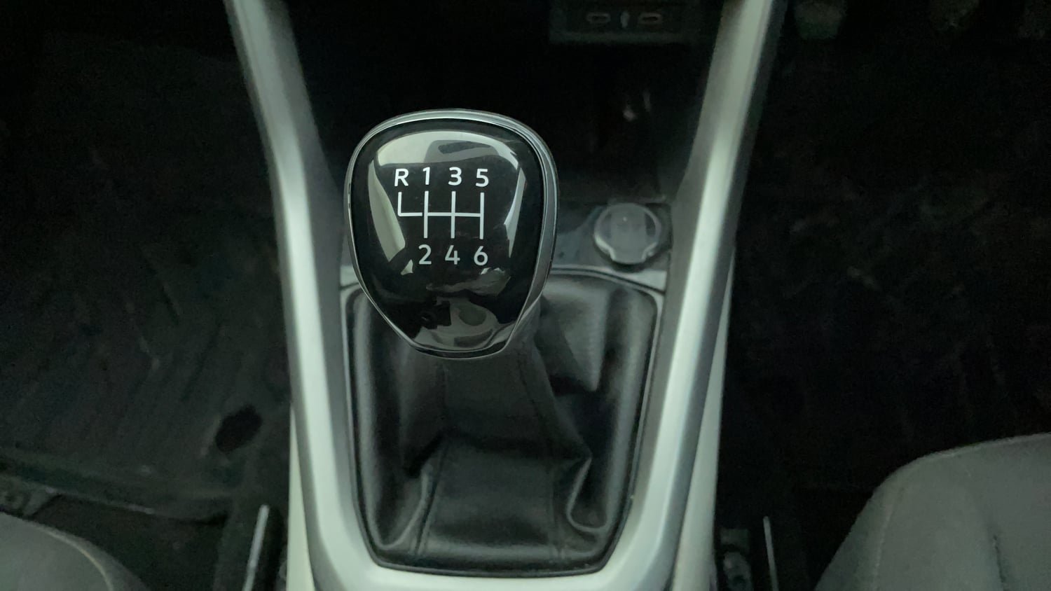 Used 2022 Volkswagen Taigun Highline 1.0 TSI MT Petrol Manual interior GEAR  KNOB VIEW