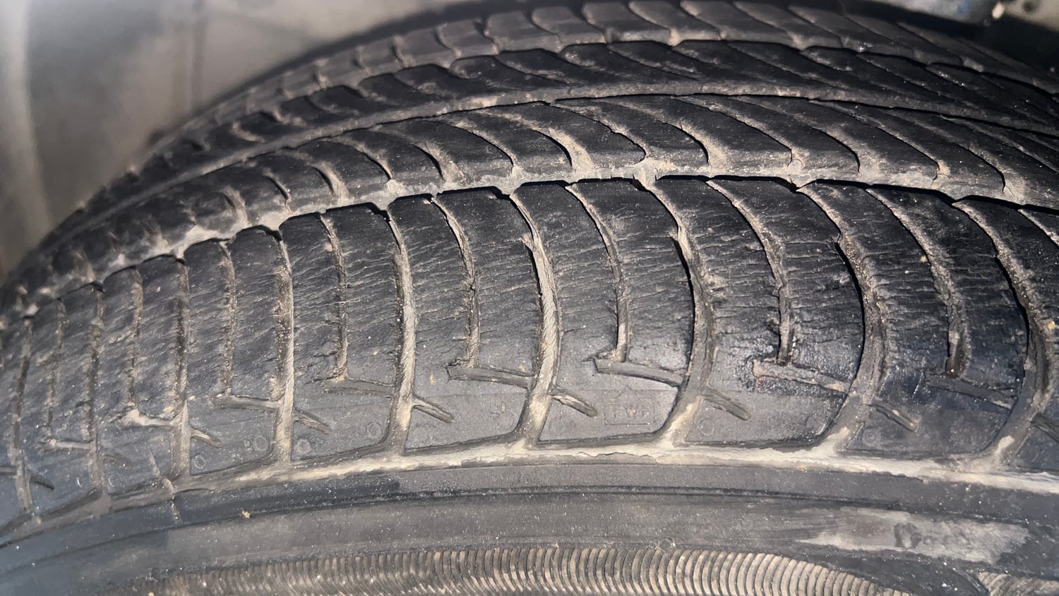 Used 2020 Maruti Suzuki Wagon R 1.0 VXi 1.0 AMT Petrol Automatic tyres LEFT FRONT TYRE TREAD VIEW