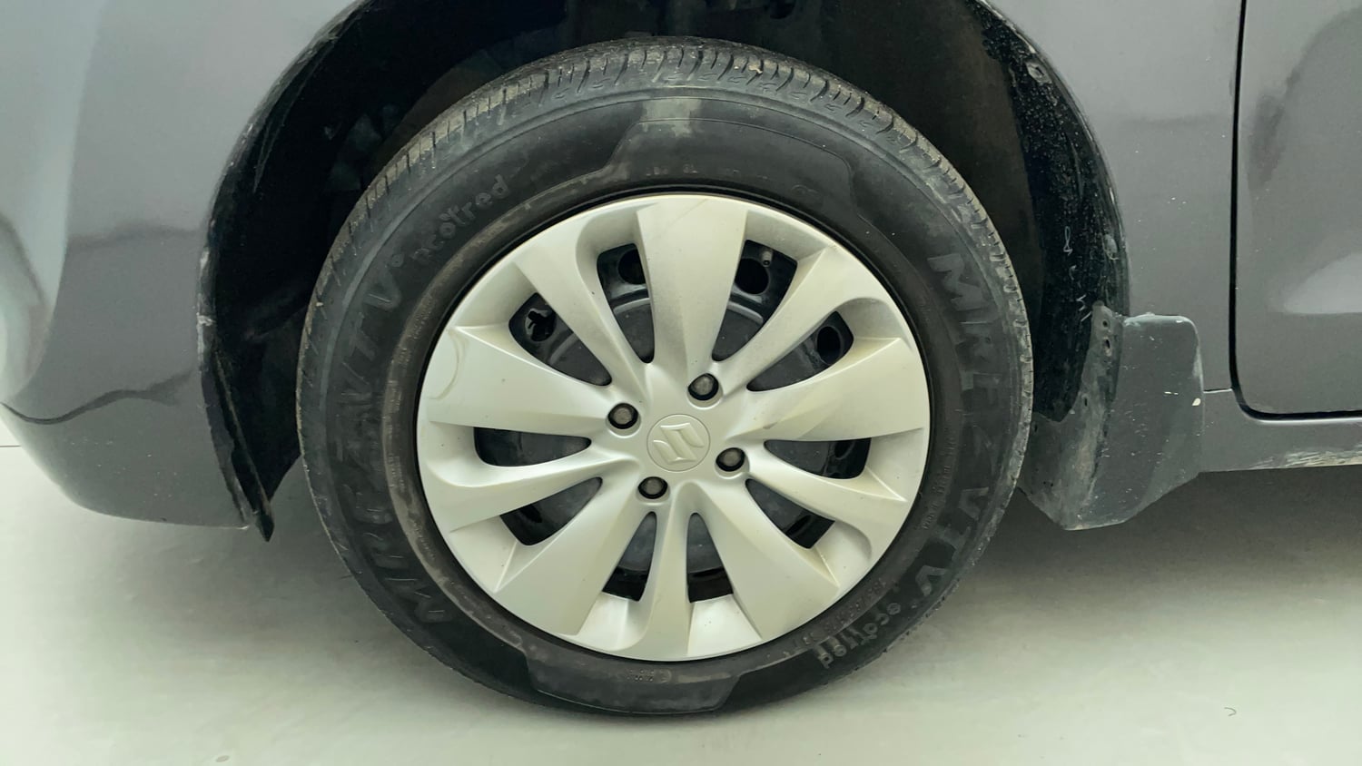 Used 2017 Maruti Suzuki Baleno Delta 1.3 Diesel Manual tyres LEFT FRONT TYRE RIM VIEW