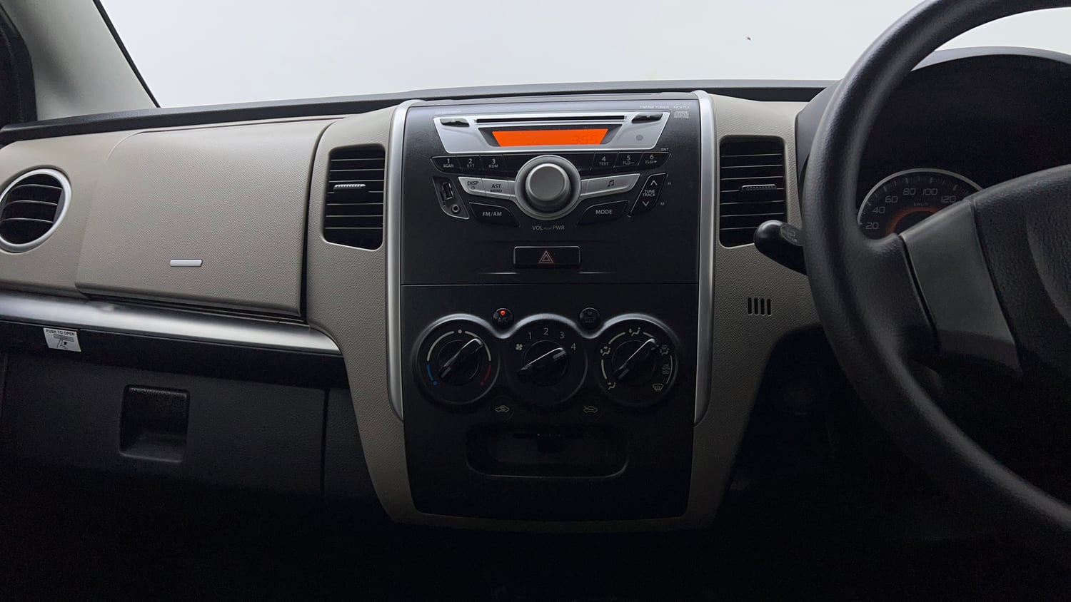 Used 2013 Maruti Suzuki Wagon R VXI Petrol Manual top_features Integrated (in-dash) music system