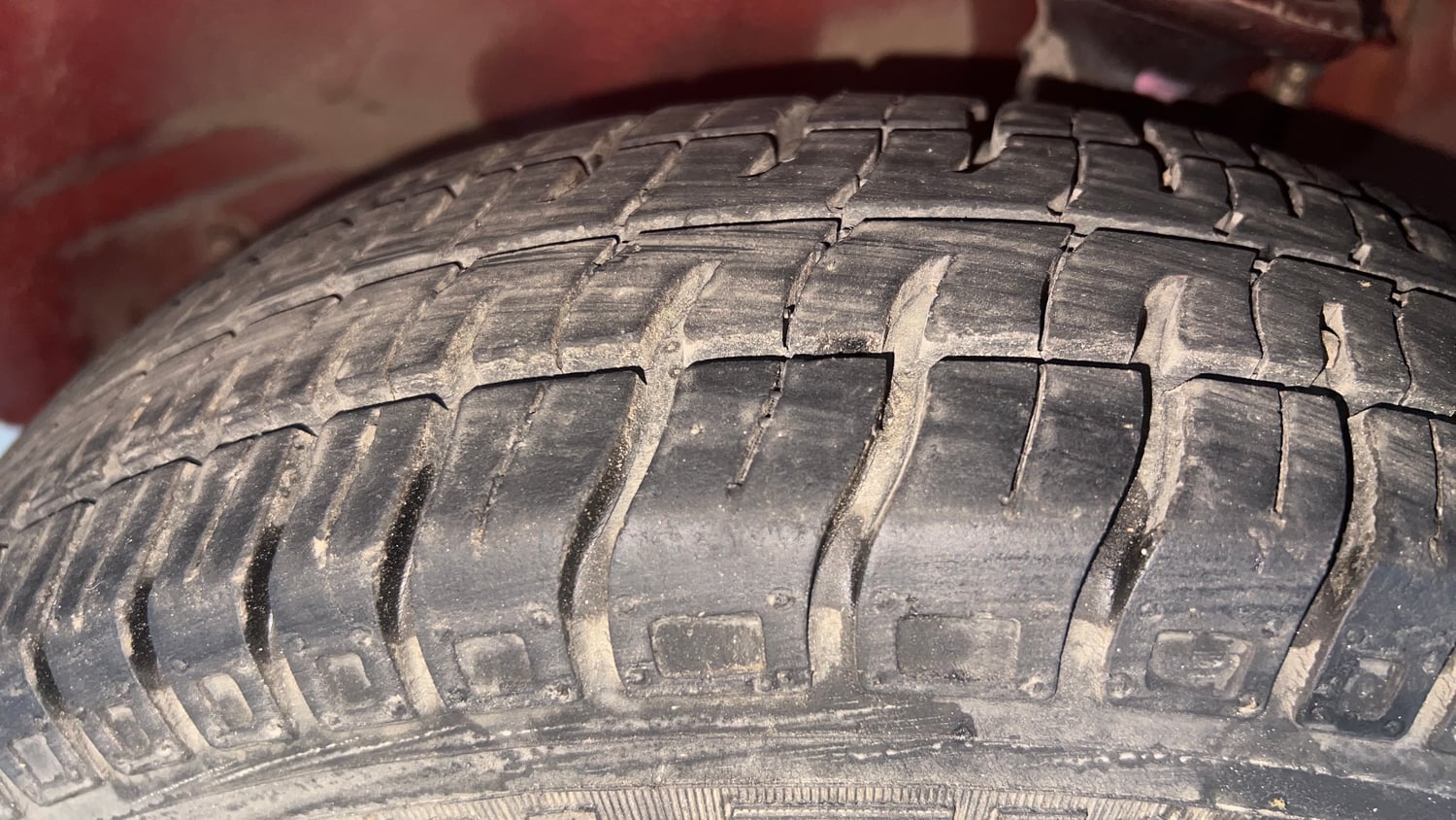 Used 2013 Maruti Suzuki Alto 800 Lxi Petrol Manual tyres LEFT FRONT TYRE TREAD VIEW