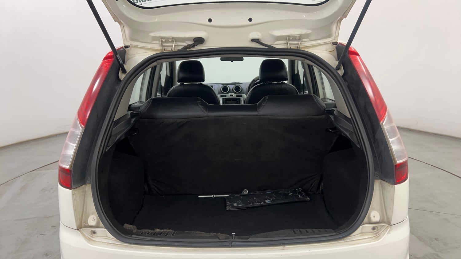 Used 2013 Ford Figo Duratorq Diesel ZXI 1.4 Diesel Manual interior DICKY INSIDE VIEW