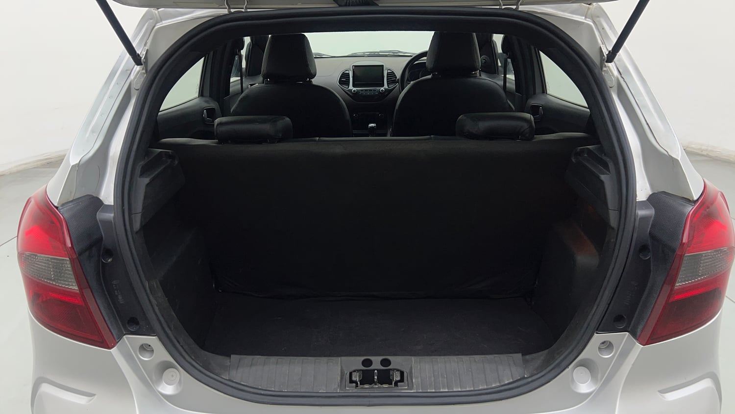 Used 2019 Ford Freestyle Titanium 1.2 Ti-VCT Petrol Manual interior DICKY INSIDE VIEW