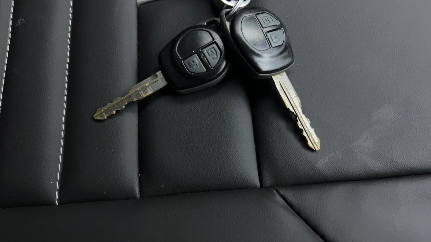Used 2016 Maruti Suzuki Swift VXi Petrol Manual extra CAR KEY VIEW