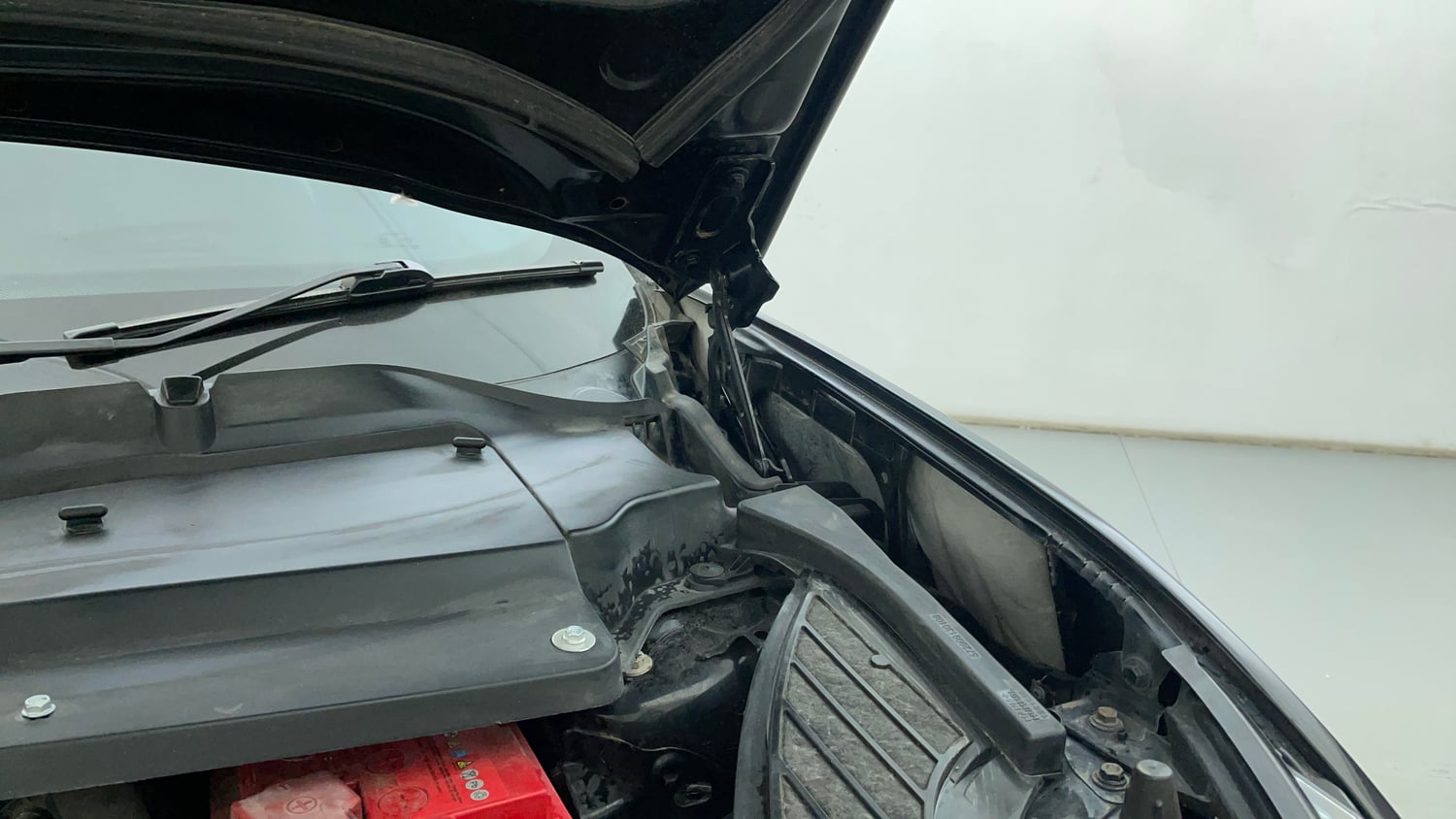 Used 2022 Tata Harrier XZ Plus Dark Edition Diesel Manual engine ENGINE LEFT SIDE HINGE & APRON VIEW