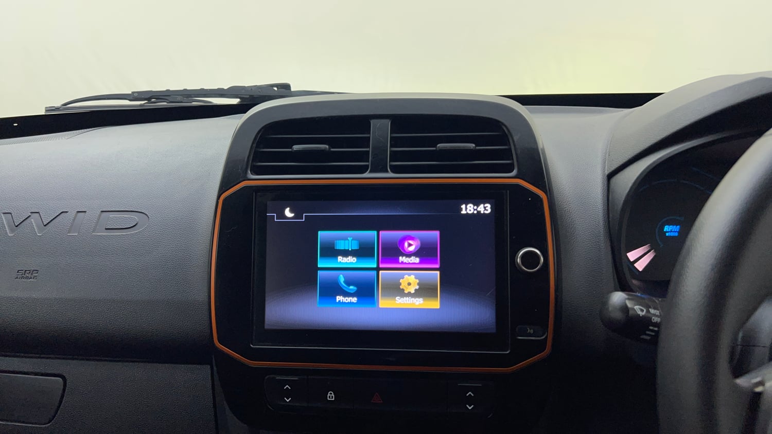 Used 2019 Renault Kwid CLIMBER 1.0 Opt Petrol Manual top_features Touch screen infotainment system