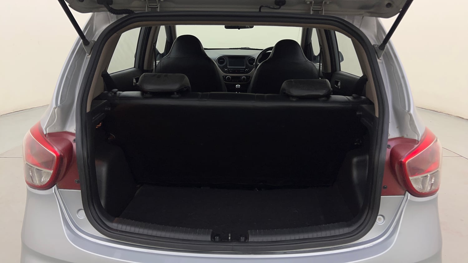 Used 2019 Hyundai Grand i10 Asta 1.2 Kappa VTVT Petrol Manual interior DICKY INSIDE VIEW