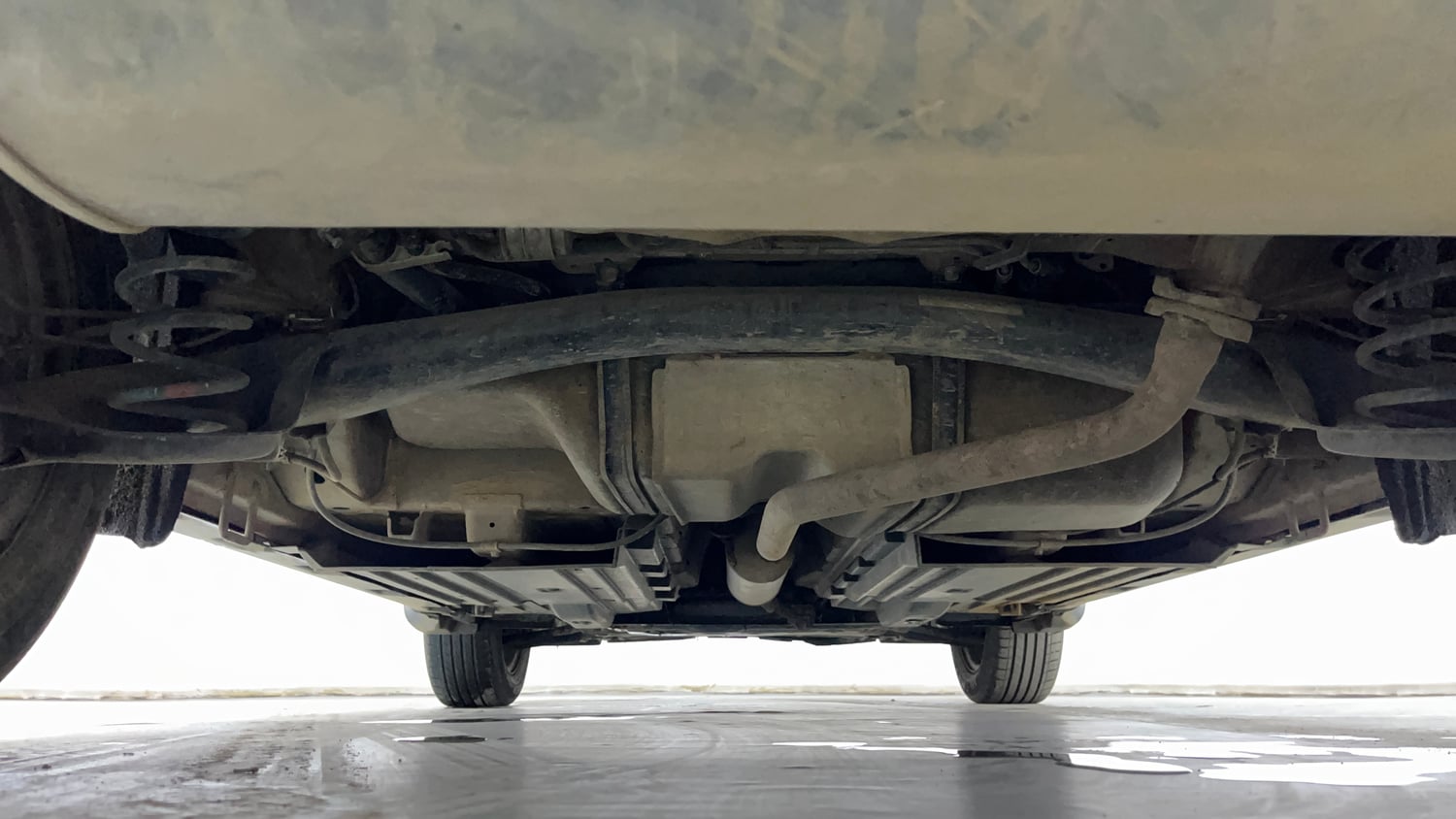 Used 2020 maruti-suzuki Vitara Brezza VXi Petrol Manual extra REAR UNDERBODY VIEW (TAKEN FROM REAR)