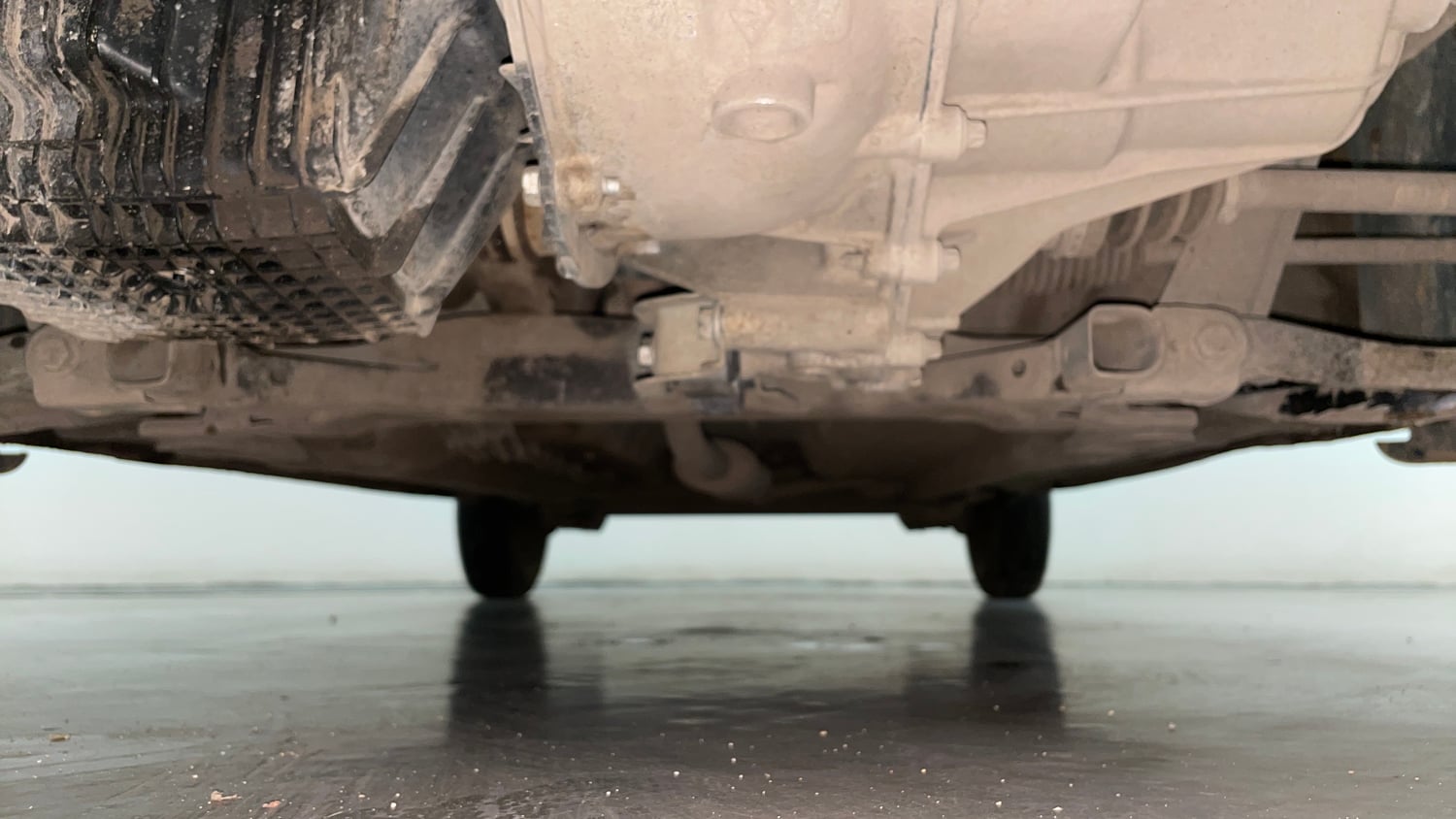 Used 2018 Renault Kwid 1.0 RXL Petrol Manual extra FRONT LEFT UNDERBODY VIEW