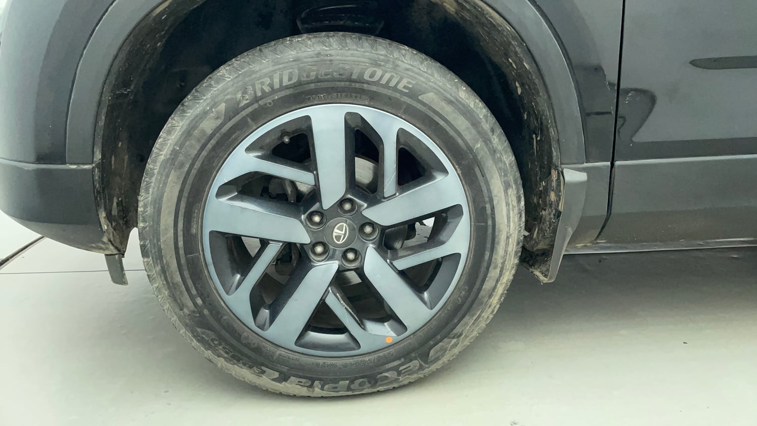 Used 2022 Tata Harrier XZ Plus Dark Edition Diesel Manual tyres LEFT FRONT TYRE RIM VIEW