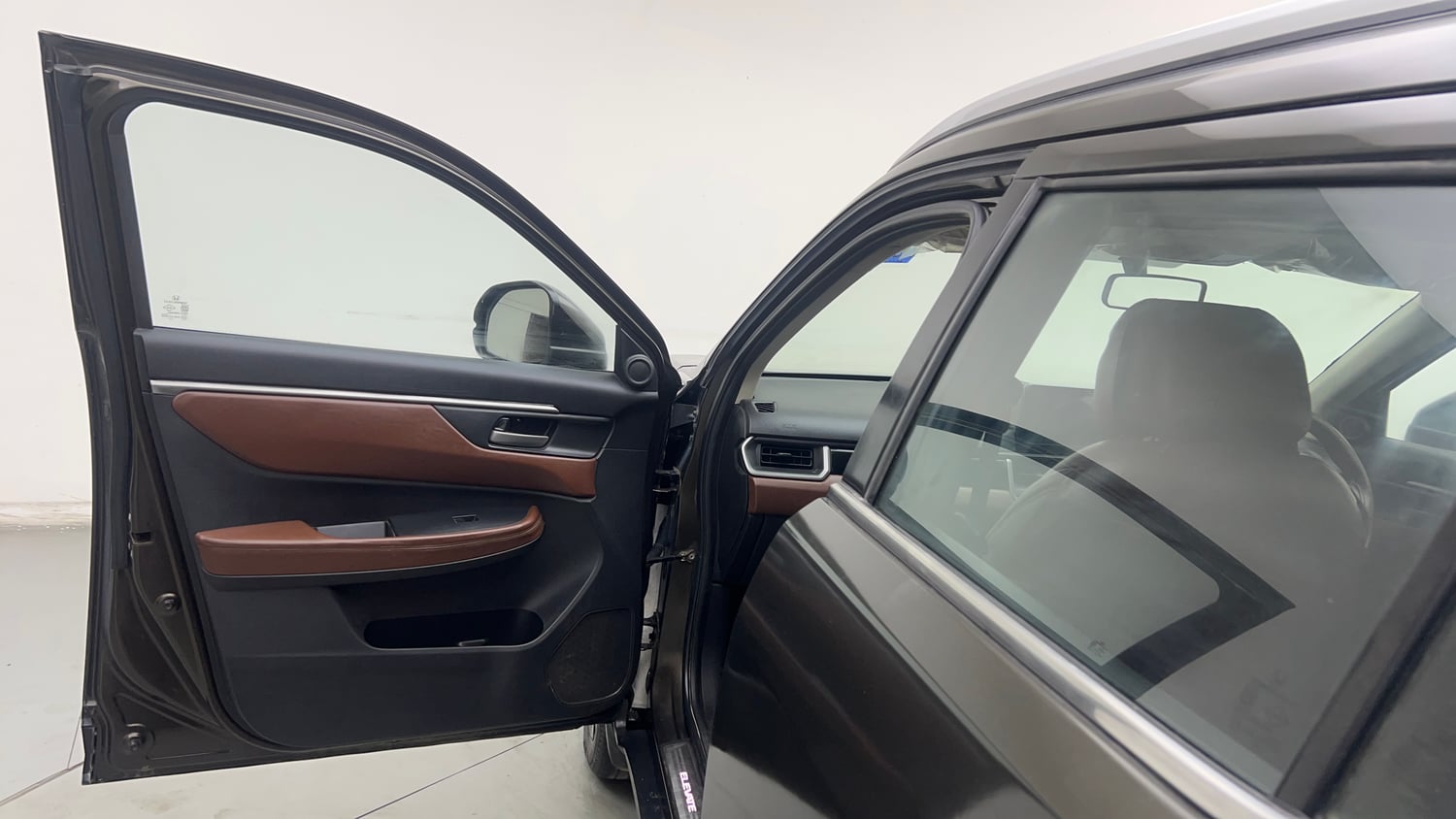 Used 2023 Honda Elevate VX MT Petrol Manual interior LEFT FRONT DOOR OPEN VIEW